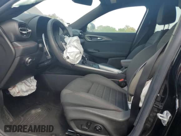 2024 Dodge Hornet R/T z VIN ZACPDFCW7R3A14417, wystawiony jako Copart lot #55944915 z przebiegiem 24 861 mil mil oraz Szkoda całkowita • Salvage title. Historia ofert i sprzedaży dostępna na DreamBid. Obrazek 7.