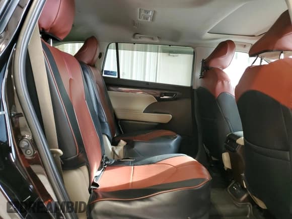 ✅ 2020 Toyota Highlander Hybrid Limited • VIN: 5TDXBRCHXLS014634 • Лот: 72117324. Опубликован ранее на Copart с пробегом 218 666 миль. Бесплатный доступ к архиву аукционных продаж из США и подробный отчёт об истории автомобиля на DreamBid. Изображение 11.