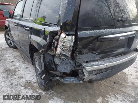 ✅ 2017 Jeep Patriot High Altitude • VIN: 1C4NJPFA2HD132872 • Lot: 41345719. Wystawiony na IAAI z przebiegiem 56 864 mil. Bezpłatny archiwum sprzedaży aukcyjnych z USA i szczegółowy raport historii pojazdu na DreamBid. Zdjęcie 6.