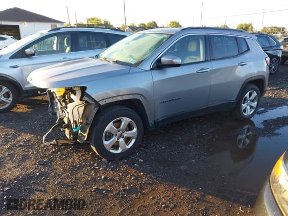 ✅ 2019 Jeep Compass Latitude • VIN: 3C4NJDBB4KT665207 • Lot: 43327405. Wystawiony na IAAI z przebiegiem 90 313 mil. Bezpłatny archiwum sprzedaży aukcyjnych z USA i szczegółowy raport historii pojazdu na DreamBid. Zdjęcie 2.