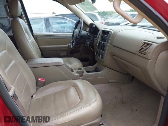 ✅ 2005 Ford Explorer XLT • VIN: 1FMZU73K95UB75280 • Lot: 42315917. Wystawiony na IAAI z przebiegiem 185 449 mil. Bezpłatny archiwum sprzedaży aukcyjnych z USA i szczegółowy raport historii pojazdu na DreamBid. Zdjęcie 5.