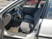 ✅ 1998 Chevrolet Prizm Lsi • VIN: 1Y1SK5280WZ422403 • Lot: 56295015. Wystawiony na Copart z przebiegiem Nie podano. Bezpłatny archiwum sprzedaży aukcyjnych z USA i szczegółowy raport historii pojazdu na DreamBid. Zdjęcie 7.