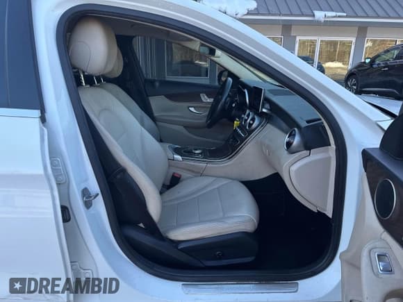 ✅ 2017 Mercedes-Benz C 300 • VIN: 55SWF4JB9HU215940 • Лот: 41600379. Опубликован ранее на IAAI с пробегом 68 929 миль. Бесплатный доступ к архиву аукционных продаж из США и подробный отчёт об истории автомобиля на DreamBid. Изображение 5.