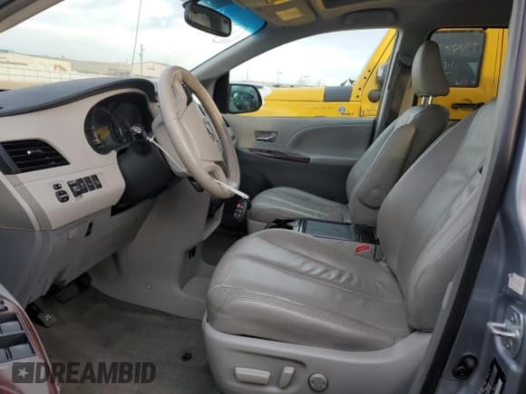 ✅ 2013 Toyota Sienna XLE • VIN: 5TDYK3DC4DS359888 • Lot: 89813685. Listed on Copart with 259,446 mi. Free auction sales archive from the USA and detailed vehicle history report at DreamBid. Image 7.