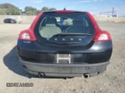 ✅ 2009 Volvo C30 • VIN: YV1MK672892137656 • Lot: 81734795. Wystawiony na Copart z przebiegiem 64 865 mil. Bezpłatny archiwum sprzedaży aukcyjnych z USA i szczegółowy raport historii pojazdu na DreamBid. Zdjęcie 6.