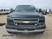 ✅ 2006 Chevrolet Silverado 2500HD Work Truck • VIN: 1GCHC23U26F260443 • Lot: 45723185. Wystawiony na Copart z przebiegiem 222 127 mil. Bezpłatny archiwum sprzedaży aukcyjnych z USA i szczegółowy raport historii pojazdu na DreamBid. Zdjęcie 5.