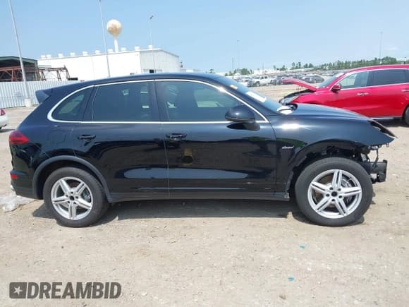 ✅ 2016 Porsche Cayenne Diesel • VIN: WP1AF2A29GKA41335 • Lot: 42279105. Listed on IAAI with 132,519 mi. Free auction sales archive from the USA and detailed vehicle history report at DreamBid. Image 14.