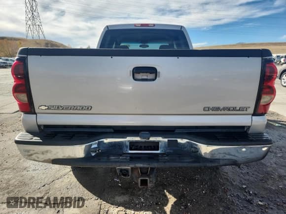 ✅ 2005 Chevrolet Silverado 2500HD LS • VIN: 1GCHK23235F829056 • Lot: 91419425. Wystawiony na Copart z przebiegiem 142 763 mil. Bezpłatny archiwum sprzedaży aukcyjnych z USA i szczegółowy raport historii pojazdu na DreamBid. Zdjęcie 6.