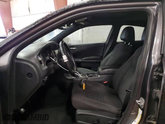 2013 Dodge Charger SXT z VIN 2C3CDXHG7DH705704, wystawiony jako Copart lot #82070115 z przebiegiem 211 001 mil mil oraz Szkoda całkowita • Salvage title. Historia ofert i sprzedaży dostępna na DreamBid. Obrazek 7.