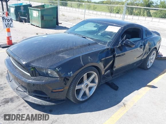 ✅ 2014 Ford Mustang V6 • VIN: 1ZVBP8AM7E5308634 • Lot: 43073553. Listed on IAAI with 186,126 mi. Free auction sales archive from the USA and detailed vehicle history report at DreamBid. Image 2.