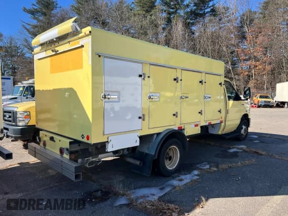 ✅ 2019 Ford Econoline Commercial • VIN: 1FDXE4FS9KDC52269 • Лот: 70072605. Опубликован ранее на Copart с пробегом 158 315 миль. Бесплатный доступ к архиву аукционных продаж из США и подробный отчёт об истории автомобиля на DreamBid. Изображение 4.