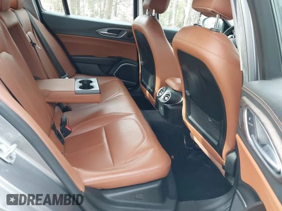 ✅ 2017 Alfa Romeo Giulia Ti • VIN: ZARFAEEN2H7557283 • Lot: 41727660. Listed on IAAI with 85,765 mi. Free auction sales archive from the USA and detailed vehicle history report at DreamBid. Image 8.