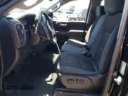 ✅ 2019 Chevrolet Silverado 1500 LT • VIN: 1GCPWCED8KZ119598 • Lot: 61671564. Wystawiony na Copart z przebiegiem 136 330 mil. Bezpłatny archiwum sprzedaży aukcyjnych z USA i szczegółowy raport historii pojazdu na DreamBid. Zdjęcie 7.