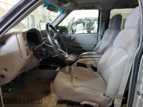 ✅ 2004 Chevrolet Blazer LS • VIN: 1GNDT13X84K112313 • Lot: 62817553. Wystawiony na Copart z przebiegiem 156 427 mil. Bezpłatny archiwum sprzedaży aukcyjnych z USA i szczegółowy raport historii pojazdu na DreamBid. Zdjęcie 7.