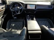 ✅ 2024 Volkswagen Atlas SEL Premium R-Line • VIN: 1V2FR2CAXRC595482 • Lot: 90329845. Wystawiony na Copart z przebiegiem 16 943 mil. Bezpłatny archiwum sprzedaży aukcyjnych z USA i szczegółowy raport historii pojazdu na DreamBid. Zdjęcie 8.