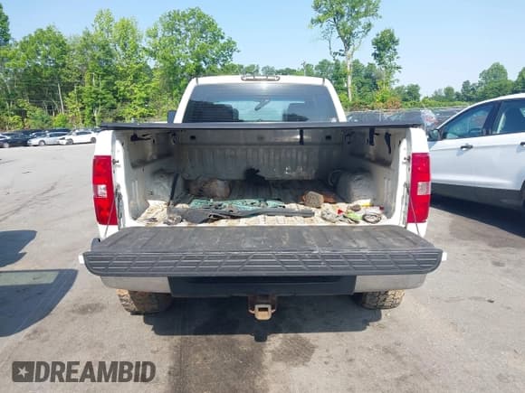 ✅ 2008 Chevrolet Silverado 2500HD 1LT • VIN: 1GCHK29618E211352 • Lot: 42259796. Wystawiony na IAAI z przebiegiem 391 261 mil. Bezpłatny archiwum sprzedaży aukcyjnych z USA i szczegółowy raport historii pojazdu na DreamBid. Zdjęcie 16.