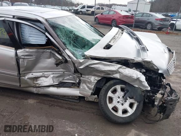 ✅ 2005 Mercedes-Benz C 320 • VIN: WDBRF64J85F605107 • Lot: 41470284. Wystawiony na IAAI z przebiegiem Nie podano. Bezpłatny archiwum sprzedaży aukcyjnych z USA i szczegółowy raport historii pojazdu na DreamBid. Zdjęcie 6.