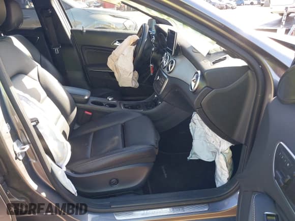 ✅ 2017 Mercedes-Benz GLA 250 • VIN: WDCTG4GB5HJ304349 • Lot: 43470568. Wystawiony na IAAI z przebiegiem 51 475 mil. Bezpłatny archiwum sprzedaży aukcyjnych z USA i szczegółowy raport historii pojazdu na DreamBid. Zdjęcie 5.