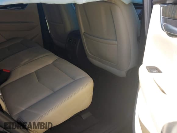 ✅ 2018 Cadillac XT5 FWD • VIN: 1GYKNARS3JZ236542 • Lot: 43582556. Listed on IAAI with 61,452 mi. Free auction sales archive from the USA and detailed vehicle history report at DreamBid. Image 8.