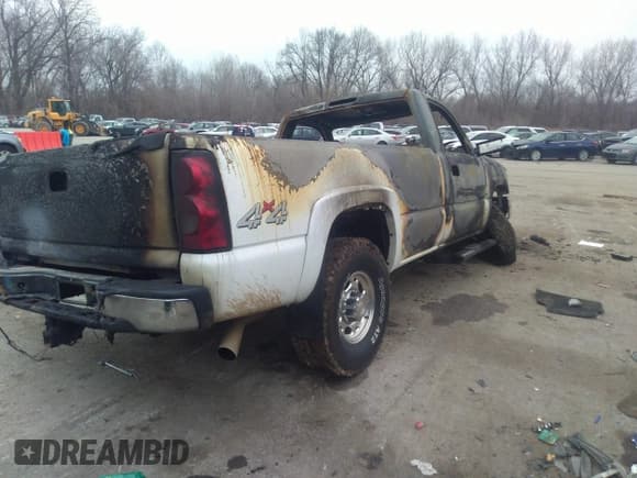✅ 2007 Chevrolet Silverado 2500HD Work Truck • VIN: 1GCHK24U67E189014 • Lot: 36565205. Wystawiony na IAAI z przebiegiem Nie podano. Bezpłatny archiwum sprzedaży aukcyjnych z USA i szczegółowy raport historii pojazdu na DreamBid. Zdjęcie 4.
