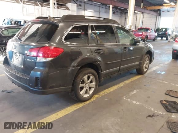 ✅ 2013 Subaru Outback Limited • VIN: 4S4BRCLC6D3265768 • Lot: 43504610. Wystawiony na IAAI z przebiegiem 164 708 mil. Bezpłatny archiwum sprzedaży aukcyjnych z USA i szczegółowy raport historii pojazdu na DreamBid. Zdjęcie 4.