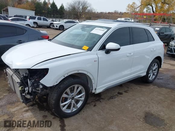 ✅ 2024 Audi Q3 S line Premium • VIN: WA1DECF37R1084843 • Lot: 43735599. Listed on IAAI with 10,462 mi. Free auction sales archive from the USA and detailed vehicle history report at DreamBid. Image 21.