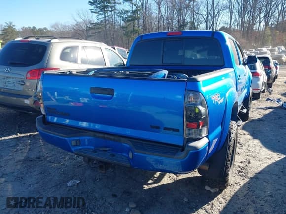 ✅ 2007 Toyota Tacoma • VIN: 5TELU42N67Z443393 • Lot: 41684957. Wystawiony na IAAI z przebiegiem 162 697 mil. Bezpłatny archiwum sprzedaży aukcyjnych z USA i szczegółowy raport historii pojazdu na DreamBid. Zdjęcie 17.