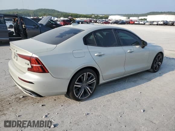 ✅ 2022 Volvo S60 Ultimate Dark Theme • VIN: 7JRL12TM4NG165781 • Lot: 66046803. Wystawiony na Copart z przebiegiem 15 059 mil. Bezpłatny archiwum sprzedaży aukcyjnych z USA i szczegółowy raport historii pojazdu na DreamBid. Zdjęcie 3.