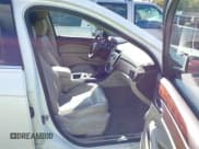 ✅ 2010 Cadillac SRX Premium Collection • VIN: 3GYFNFEYXAS580231 • Lot: 43592082. Wystawiony na IAAI z przebiegiem 196 498 mil. Bezpłatny archiwum sprzedaży aukcyjnych z USA i szczegółowy raport historii pojazdu na DreamBid. Zdjęcie 5.