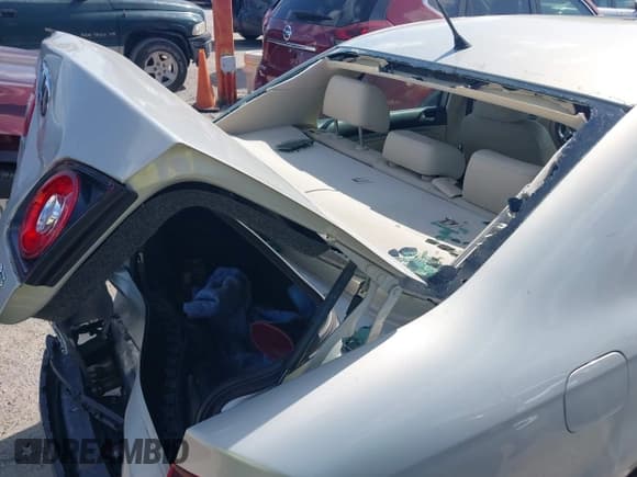 ✅ 2010 Volkswagen Jetta Limited Edition • VIN: 3VWRX7AJ9AM153376 • Lot: 42071582. Listed on IAAI with 205,349 mi. Free auction sales archive from the USA and detailed vehicle history report at DreamBid. Image 11.