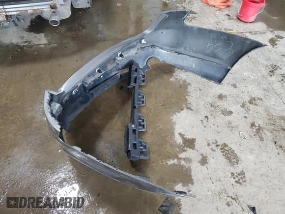 ✅ 2014 Ford Taurus SEL • VIN: 1FAHP2H89EG142226 • Lot: 60197215. Wystawiony na Copart z przebiegiem 104 687 mil. Bezpłatny archiwum sprzedaży aukcyjnych z USA i szczegółowy raport historii pojazdu na DreamBid. Zdjęcie 12.