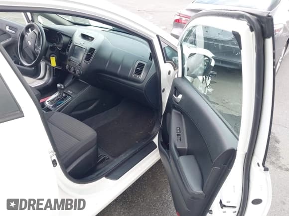 ✅ 2018 Kia Forte LX • VIN: 3KPFL4A73JE248014 • Лот: 42753241. Опубликован ранее на IAAI с пробегом 81 676 миль. Бесплатный доступ к архиву аукционных продаж из США и подробный отчёт об истории автомобиля на DreamBid. Изображение 5.