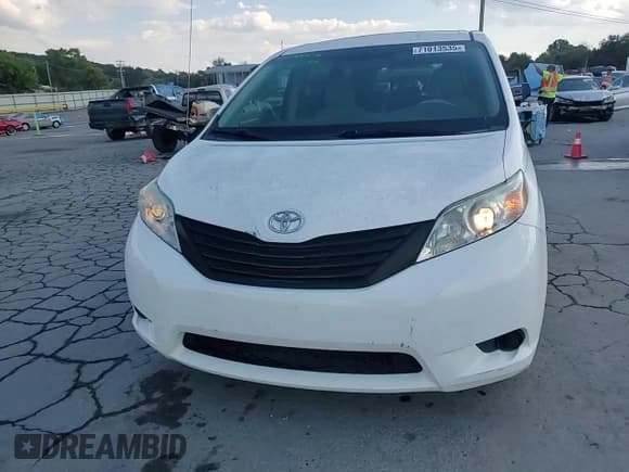 ✅ 2012 Toyota Sienna • VIN: 5TDZK3DC2CS184186 • Lot: 71013535. Listed on Copart with 172,772 mi. Free auction sales archive from the USA and detailed vehicle history report at DreamBid. Image 14.