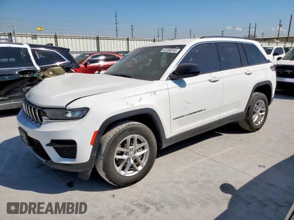 ✅ 2023 Jeep Grand Cherokee Laredo • VIN: 1C4RJHAG7PC570620 • Lot: 82250245. Wystawiony na Copart z przebiegiem 47 438 mil. Bezpłatny archiwum sprzedaży aukcyjnych z USA i szczegółowy raport historii pojazdu na DreamBid. Zdjęcie 1.