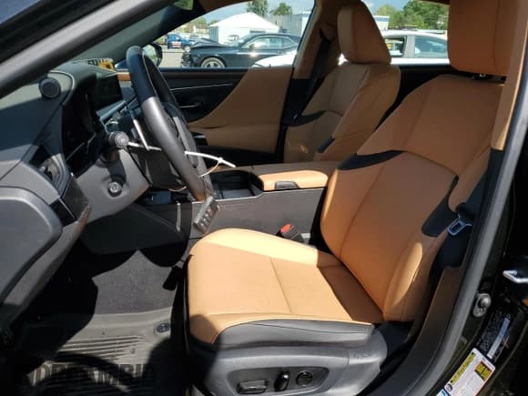 ✅ 2024 Lexus ES 250 • VIN: 58AD11D14RU012850 • Лот: 68291654. Опубликован ранее на Copart с пробегом 15 239 миль. Бесплатный доступ к архиву аукционных продаж из США и подробный отчёт об истории автомобиля на DreamBid. Изображение 7.