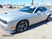 ✅ 2020 Dodge Challenger R/T • VIN: 2C3CDZBT5LH155077 • Lot: 43560315. Wystawiony na IAAI z przebiegiem 83 535 mil. Bezpłatny archiwum sprzedaży aukcyjnych z USA i szczegółowy raport historii pojazdu na DreamBid. Zdjęcie 20.