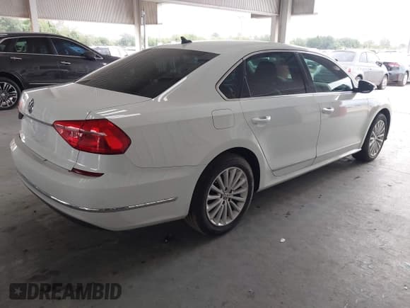 ✅ 2016 Volkswagen Passat SE • VIN: 1VWBS7A33GC040938 • Lot: 43887513. Wystawiony na IAAI z przebiegiem 167 884 mil. Bezpłatny archiwum sprzedaży aukcyjnych z USA i szczegółowy raport historii pojazdu na DreamBid. Zdjęcie 4.