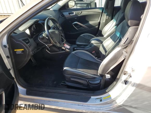 ✅ 2015 Hyundai Veloster Turbo • VIN: KMHTC6AE1FU230998 • Lot: 84393904. Wystawiony na Copart z przebiegiem 136 450 mil. Bezpłatny archiwum sprzedaży aukcyjnych z USA i szczegółowy raport historii pojazdu na DreamBid. Zdjęcie 7.