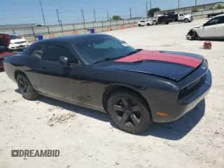 2010 Dodge Challenger SE z VIN 2B3CJ4DV9AH322819, wystawiony jako Copart lot #57610064 z przebiegiem 75 513 mil mil oraz Szkoda całkowita • Salvage title. Historia ofert i sprzedaży dostępna na DreamBid. Obrazek 4.