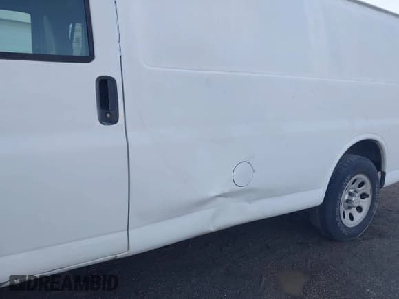 ✅ 2013 Chevrolet Express Cargo • VIN: 1GCSGAFX5D1167386 • Lot: 42356301. Wystawiony na IAAI z przebiegiem Nie podano. Bezpłatny archiwum sprzedaży aukcyjnych z USA i szczegółowy raport historii pojazdu na DreamBid. Zdjęcie 6.