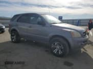 ✅ 2003 Kia Sorento LX • VIN: KNDJD733235121515 • Лот: 85347144. Опубликован ранее на Copart с пробегом 184 234 миль. Бесплатный доступ к архиву аукционных продаж из США и подробный отчёт об истории автомобиля на DreamBid. Изображение 4.