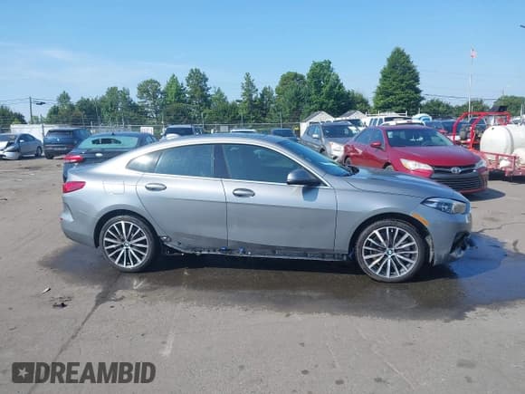 ✅ 2022 BMW 2 Series 228i • VIN: WBA53AK08N7K04055 • Lot: 42592469. Wystawiony na IAAI z przebiegiem 14 855 mil. Bezpłatny archiwum sprzedaży aukcyjnych z USA i szczegółowy raport historii pojazdu na DreamBid. Zdjęcie 13.