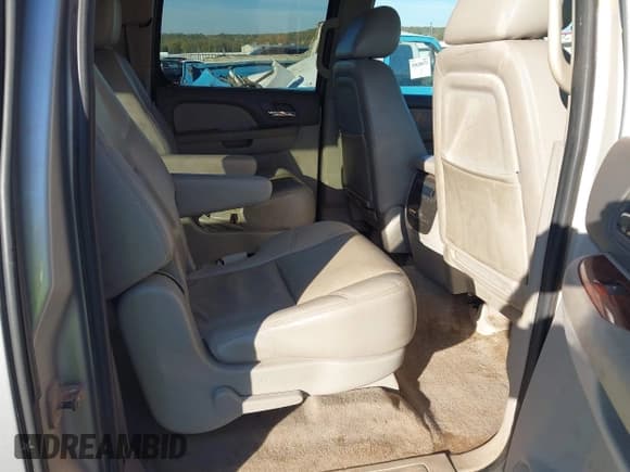 ✅ 2011 Chevrolet Suburban LTZ • VIN: 1GNSKKE33BR256012 • Lot: 43594284. Listed on IAAI with 241,540 mi. Free auction sales archive from the USA and detailed vehicle history report at DreamBid. Image 8.