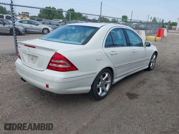 ✅ 2007 Mercedes-Benz C 230 Sport • VIN: WDBRF52H87F852754 • Lot: 42224647. Wystawiony na IAAI z przebiegiem 121 163 mil. Bezpłatny archiwum sprzedaży aukcyjnych z USA i szczegółowy raport historii pojazdu na DreamBid. Zdjęcie 4.