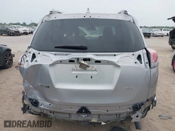 ✅ 2018 Toyota RAV4 XLE • VIN: 2T3WFREV0JW409842 • Лот: 42057521. Опубликован ранее на IAAI с пробегом 145 915 миль. Бесплатный доступ к архиву аукционных продаж из США и подробный отчёт об истории автомобиля на DreamBid. Изображение 16.