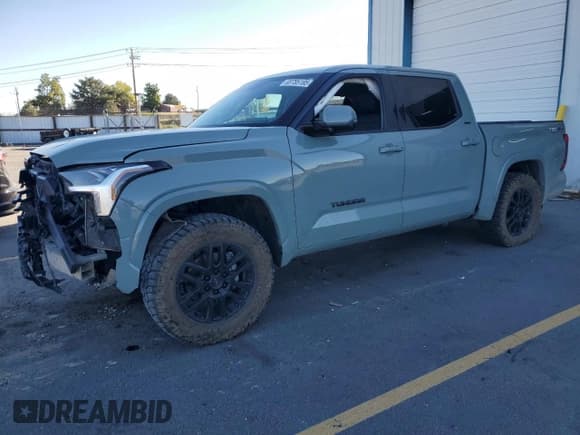 ✅ 2022 Toyota Tundra SR5 • VIN: 5TFLA5DB6NX045011 • Лот: 83785185. Опубликован ранее на Copart с пробегом 84 271 миль. Бесплатный доступ к архиву аукционных продаж из США и подробный отчёт об истории автомобиля на DreamBid. Изображение 1.