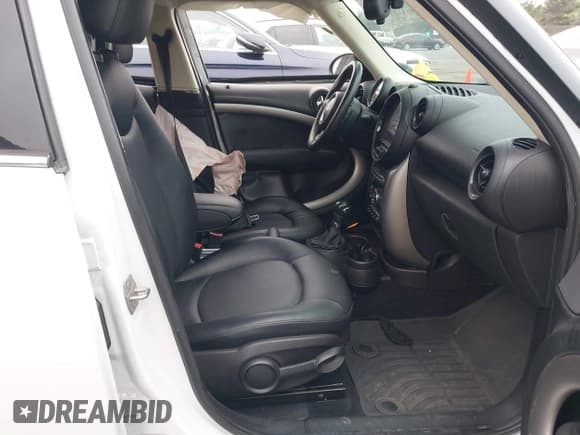 ✅ 2014 MINI Countryman • VIN: WMWZB3C5XEWR41709 • Лот: 42961863. Опубликован ранее на IAAI с пробегом Не указан. Бесплатный доступ к архиву аукционных продаж из США и подробный отчёт об истории автомобиля на DreamBid. Изображение 5.