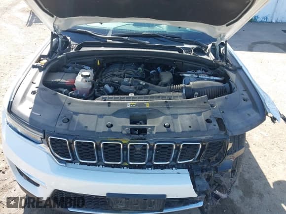 ✅ 2022 Jeep Grand Cherokee Limited • VIN: 1C4RJHBG8N8603865 • Lot: 41968389. Listed on IAAI with 43,655 mi. Free auction sales archive from the USA and detailed vehicle history report at DreamBid. Image 10.