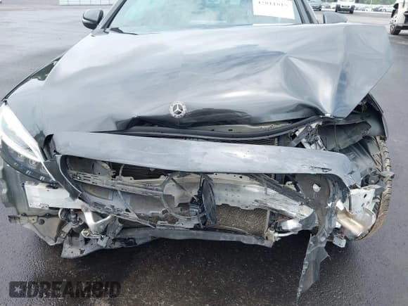 ✅ 2019 Mercedes-Benz C 300 • VIN: WDDWJ8DB3KF926187 • Лот: 42811815. Опубликован ранее на IAAI с пробегом 80 159 миль. Бесплатный доступ к архиву аукционных продаж из США и подробный отчёт об истории автомобиля на DreamBid. Изображение 17.