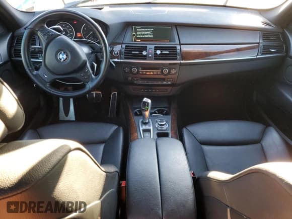 ✅ 2013 BMW X5 xDrive50i • VIN: 5UXZV8C5XDL899340 • Лот: 85399845. Опубликован ранее на Copart с пробегом 175 095 миль. Бесплатный доступ к архиву аукционных продаж из США и подробный отчёт об истории автомобиля на DreamBid. Изображение 8.